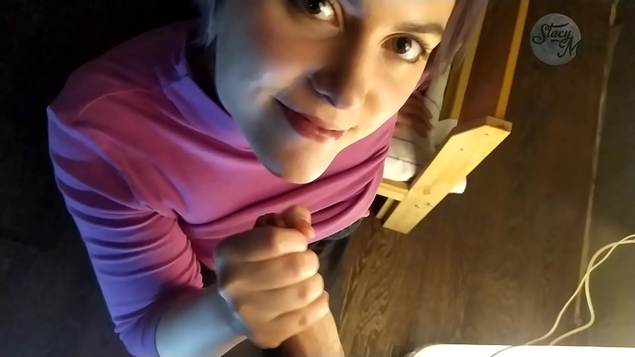 Typische Russische thuisporno met een lulcomplot en een goede diepe slok