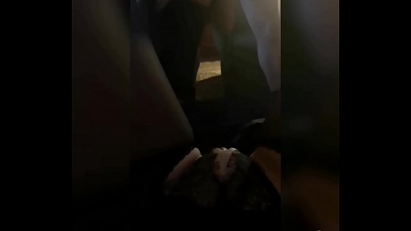 Hete MJM. Man neukt vriendin voor de ogen van zijn vrouw. Het poesje van de vrouw wordt nat, haar vieze fantasieën verbijsteren gewoon de geest