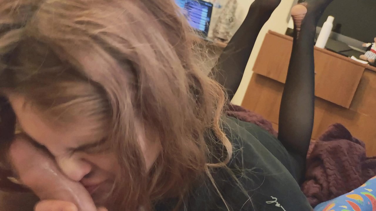 Keel lul, gescheurde panty's en gescheurde hakken leuk om te ontmoeten