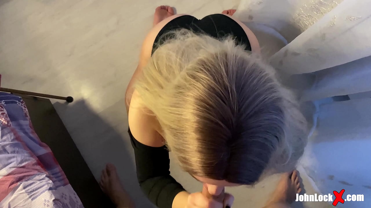 Roodharige pijpt en neukt, krijgt stront op haar kont